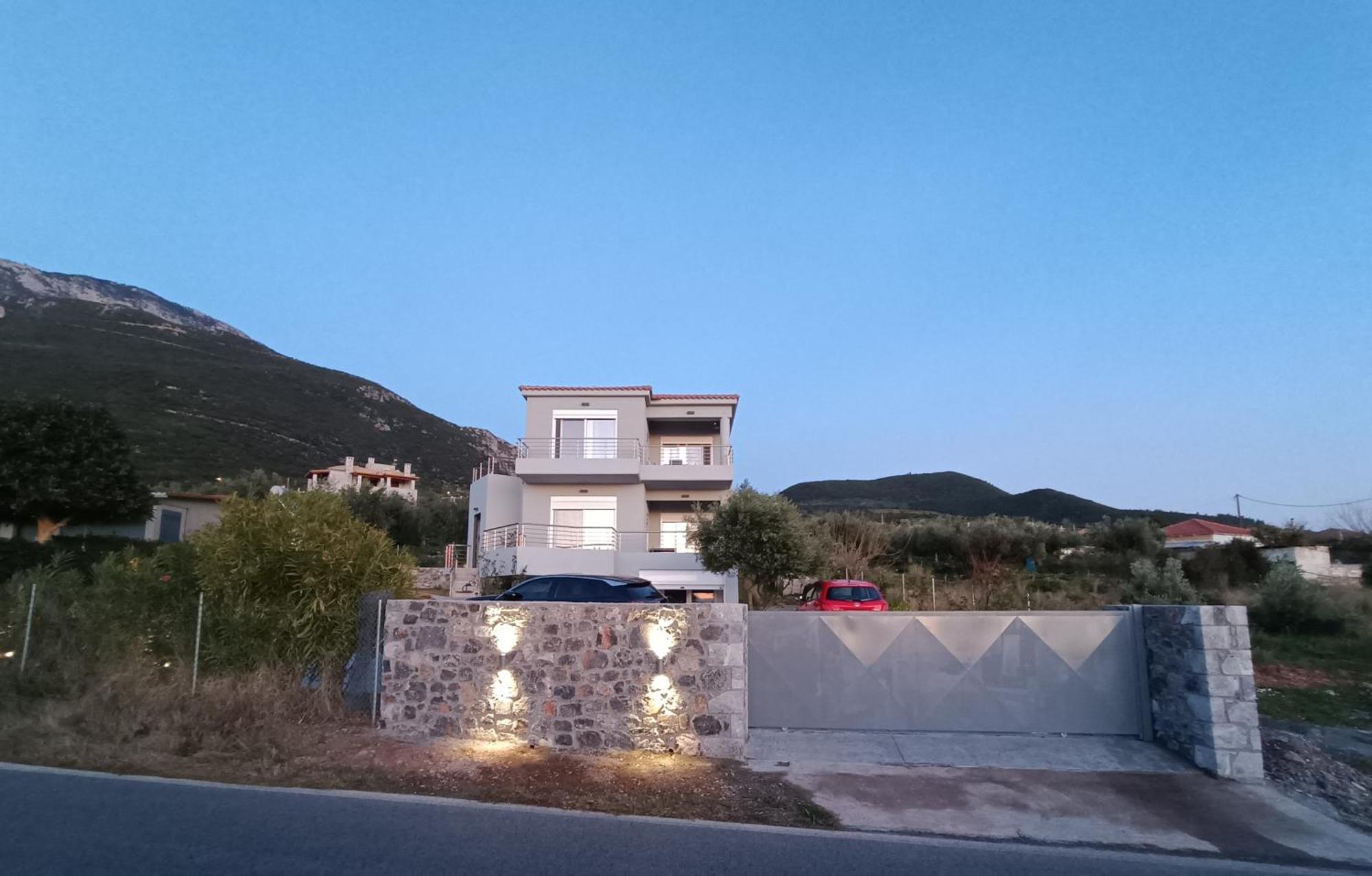 Evilenia Luxury Apartments Kalamata Exterior photo